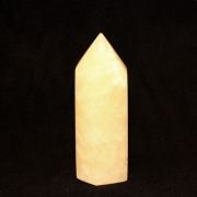 Kalcit obelisk